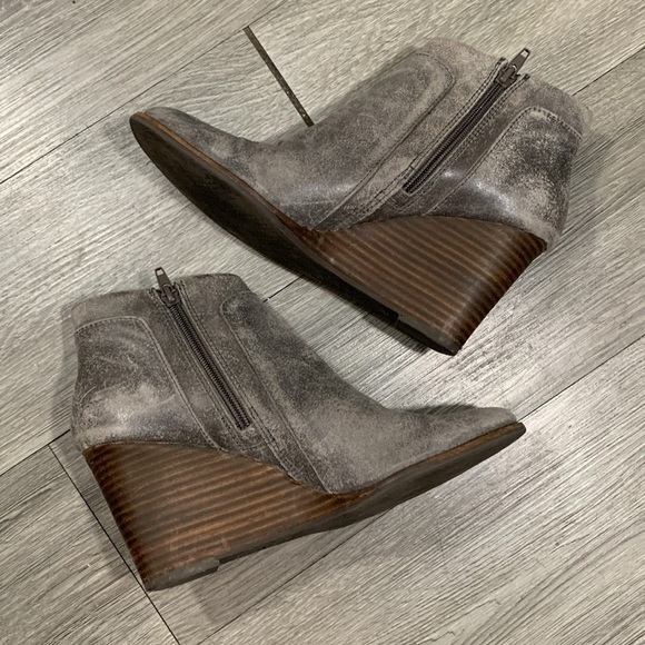 Lucky Brand  Yabba Wedge Gray Suede Distressed Booties size 9 - Picture 6 of 10